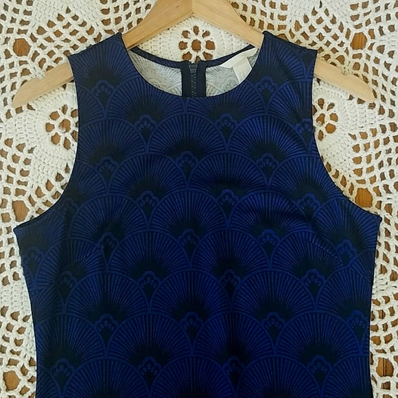 H&M Fan Pattern Shift Dress With Side Slits - Picture 2 of 9